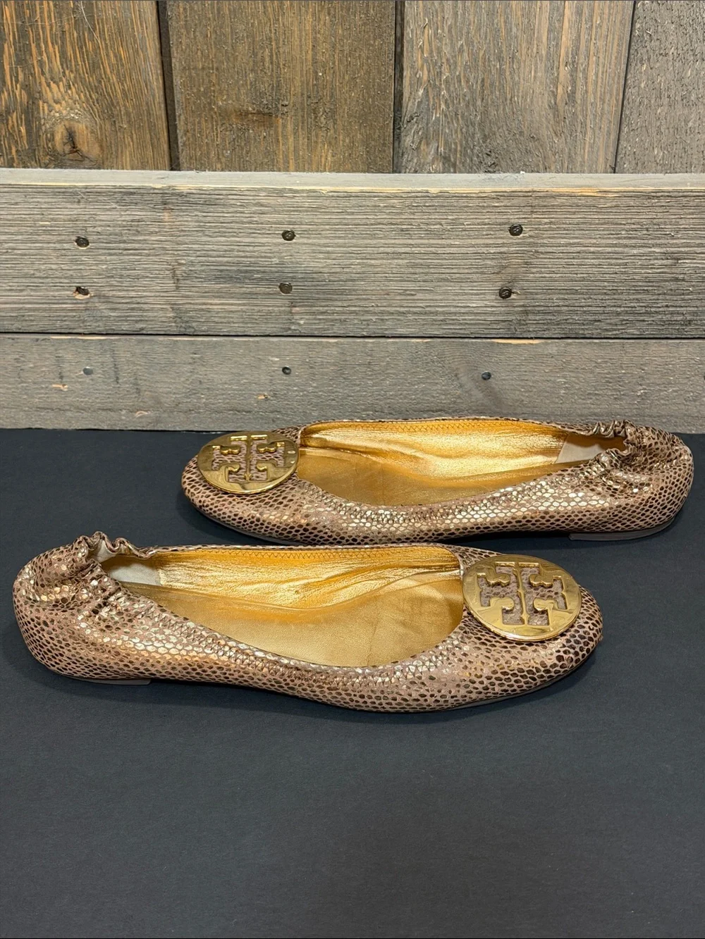 Tory Burch Reva Brown Metallic Snakeskin Leather Ballet Flats Gold Logo Size 9.5